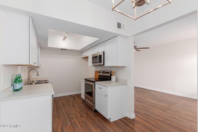 Kitchen & Dining