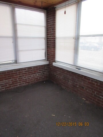 1317 W 6th St, Dixon, IL 61021 - photo 4