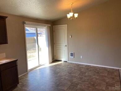 3116 SW Quartz Ave, Redmond, OR 97756 - photo 6