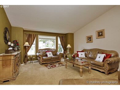 641 SE Greenway Dr, Gresham, OR 97080 - photo 5