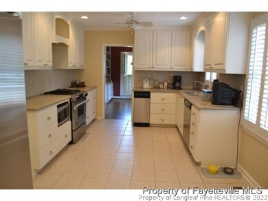 505 Northview Dr, Fayetteville, NC 28303 - photo 4