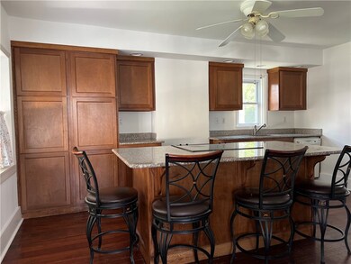 Great space to converse while during meal preps.Up