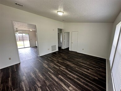 942 Meadowlark Cir, Granbury, TX 76049 - photo 4