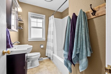 1116 W 12th St, Cedar Falls, IA 50613 - photo 7