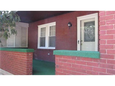 Entry/Foyer.