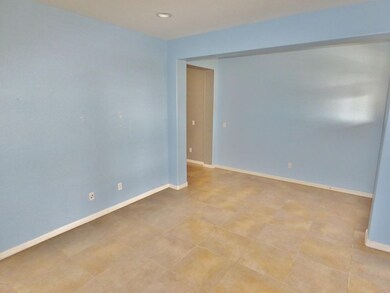 023-291362 front room (1)