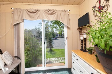 Unit 2 Enclosed Deck 20190729-DW-42308-F