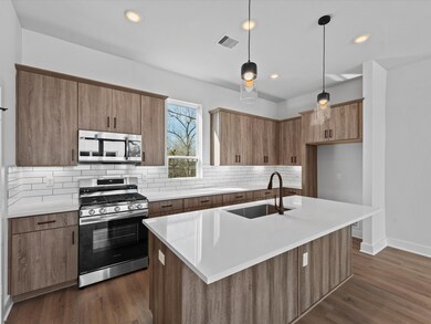 4703 Thornton Cir, Houston, TX 77018 - photo 3