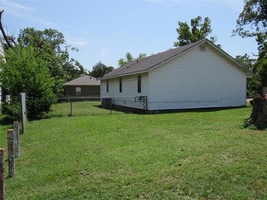 230 W Kirk St, Shawnee, OK 74801 - photo 4