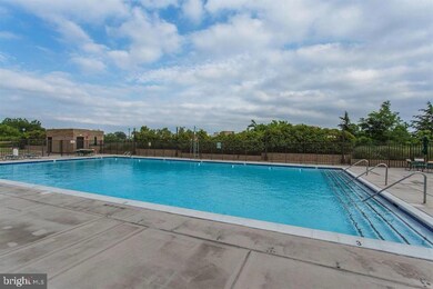 3709 S George Mason Dr unit 110, Baileys Crossroads, VA 22041 - photo 2