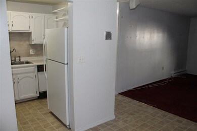 63E Constitution Dr, Londonderry, NH 03053 - photo 7