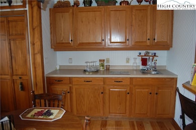 14 Briar Rd, Newland, NC 28657 - photo 7