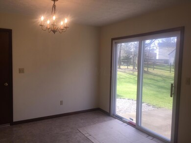 5889 Eating Area