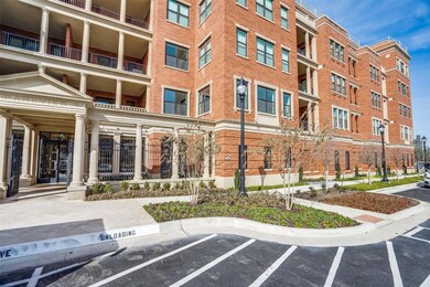 Beuatiful condo building in the heart of Southlake. 15 min from the airport
