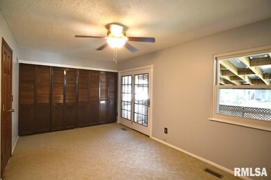 2424 W 58th St, Davenport, IA 52806 - photo 7