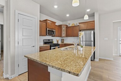 13900 Flora Vista Ave, Horizon City, TX 79928 - photo 5