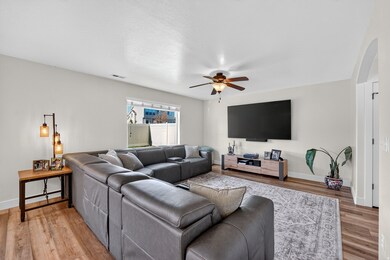 1583 N 25 E, Layton, UT 84041 - photo 5