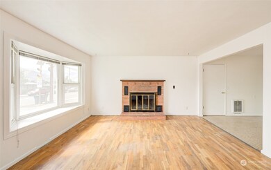 1585 1st St SE, East Wenatchee, WA 98802 - photo 4