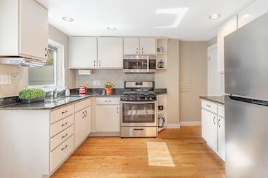 32 Pine St, Arlington, MA 02474 - photo 7