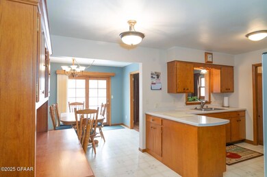 1607 S 18th St, Grand Forks, ND 58201 - photo 5