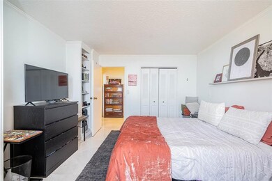 2008 Harmon Cove Tower unit 2008, Secaucus, NJ 07094 - photo 4