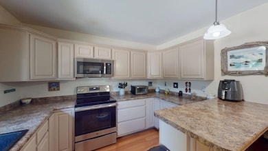 Kitchen w/Granite Counters