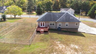 606 Englewood Ln, Tunnel Hill, GA 30755 - photo 2