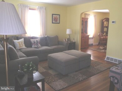 2 N Sycamore Ave, Aldan, PA 19018 - photo 6