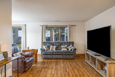 1112 49th St, West Des Moines, IA 50266-