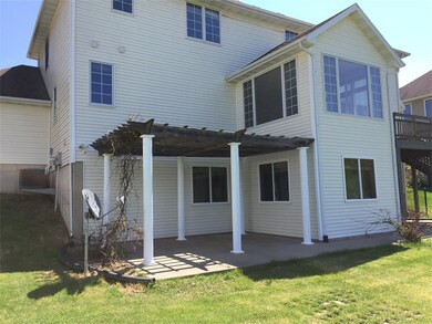 Second patio with arbor