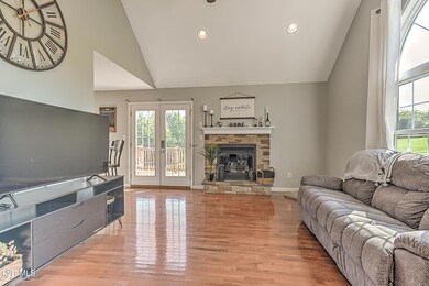 517 W Glade St DOM-6