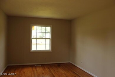 521 Winchester Rd, Jacksonville, NC 28546 - photo 3