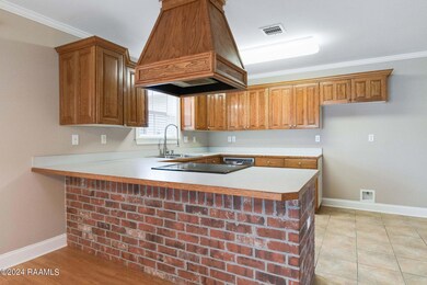 5-web-or-mls-605 Kaiser Dr-5