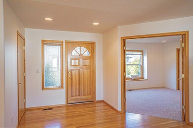 944 Cypress Point Loop, Ashland, OR 97520 - photo 4