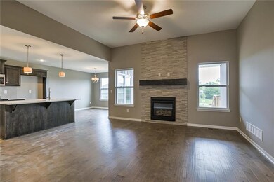 2014 Creekview Ln, Raymore, MO 64083 - photo 4