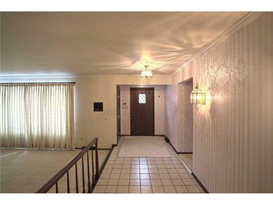 Entry/Foyer. Spacious Entry