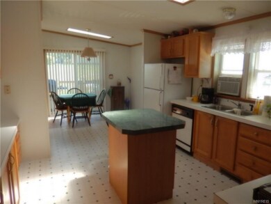 Kitchen w/ Island & Dinette