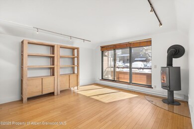 03-1125VineSt_2504_101