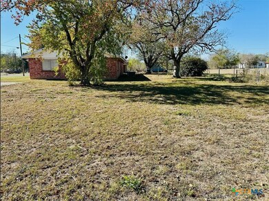 109 E 9th St, Yorktown, TX 78164 - photo 3