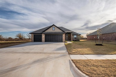 2024 W Crossbow Way, Mustang, OK 73064 - photo 3