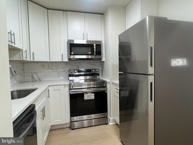 421 E Dartmouth Dr unit 2, Sterling, VA 20164 - photo 6