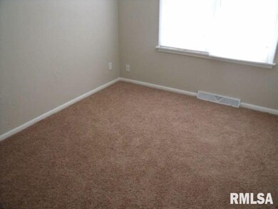 2115 E Locust St, Davenport, IA 52803 - photo 7