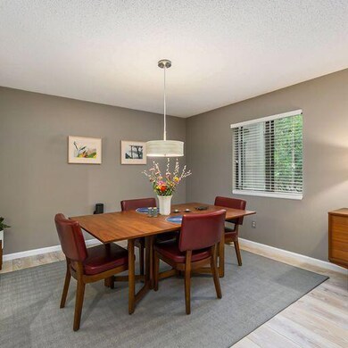 dining room full