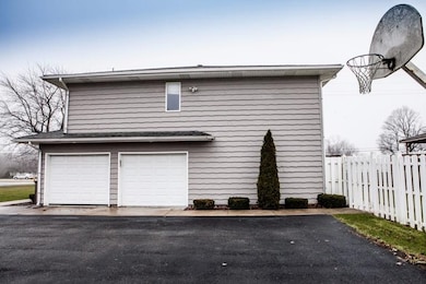 725 Magnolia Dr, Crown Point, IN 46307 - photo 4