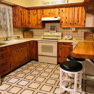 904 kitchen 3
