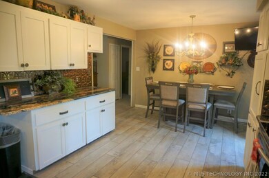 502 W Louise St, Henryetta, OK 74437 - photo 6