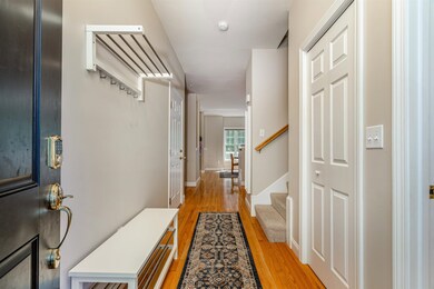 19 Hanna Cir, MerriMacK, NH 03054 - photo 2