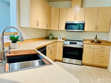 Never been used stainless steel appliances waiting for you!