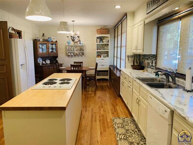 2707 SW Fairway Dr, Topeka, KS 66611 - photo 4