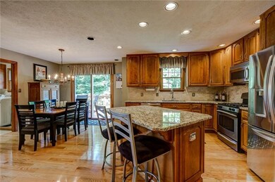 BEAUTIFULLY APPOINTED, FULLY EQUIPPED KITCHEN